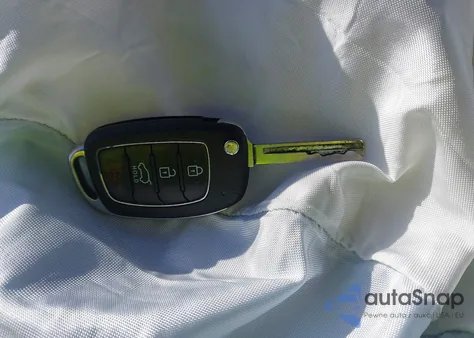 2018 Hyundai Santa Fe Sport 2.4L z USA, uszkodzony, nr VIN 5NMZTDLB3JH090782